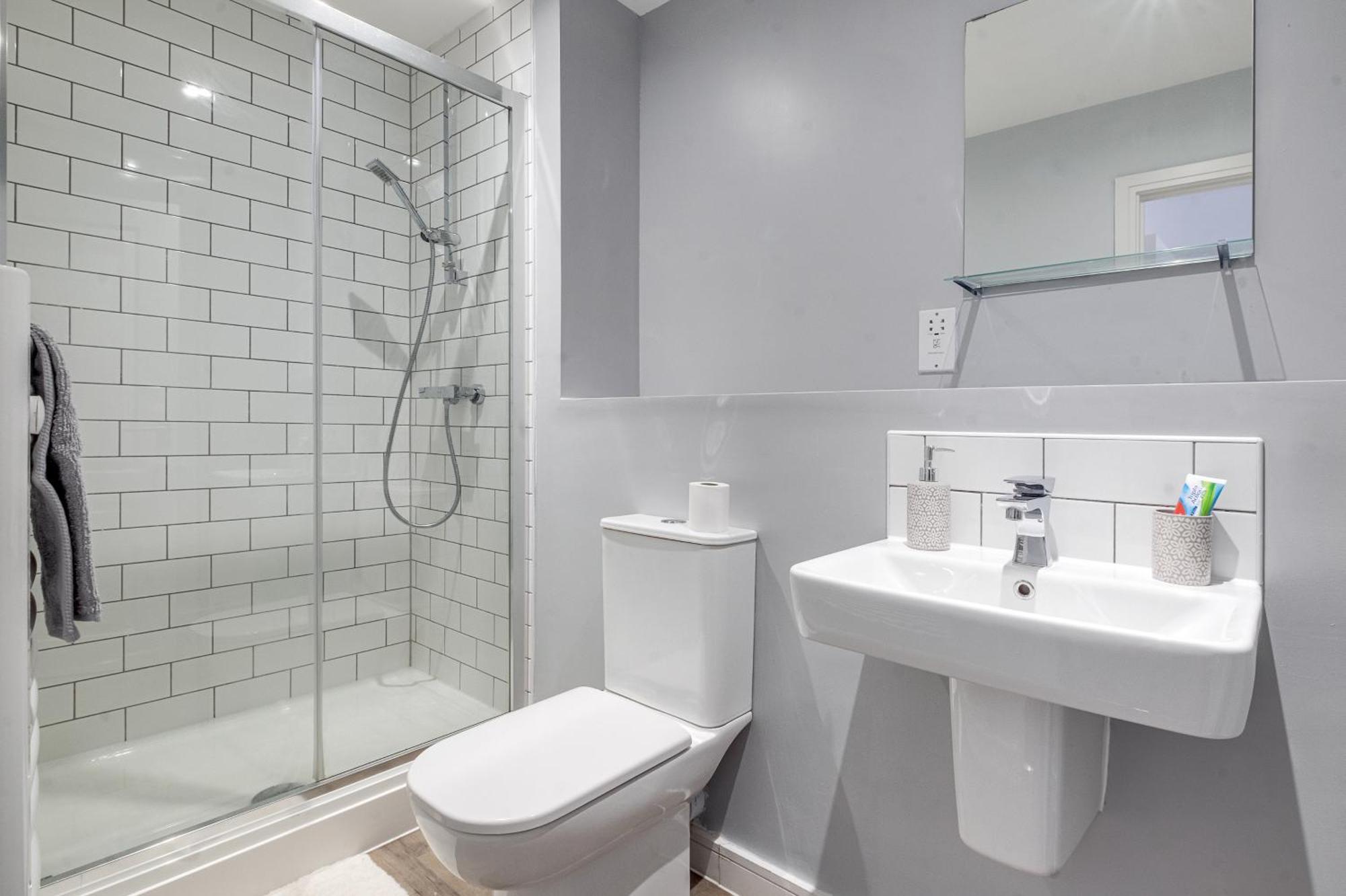 City Centre Emerald Escape - Sleeps-6, 2Beds & 2Baths , Netflix , Free Internet Birmingham Eksteriør billede