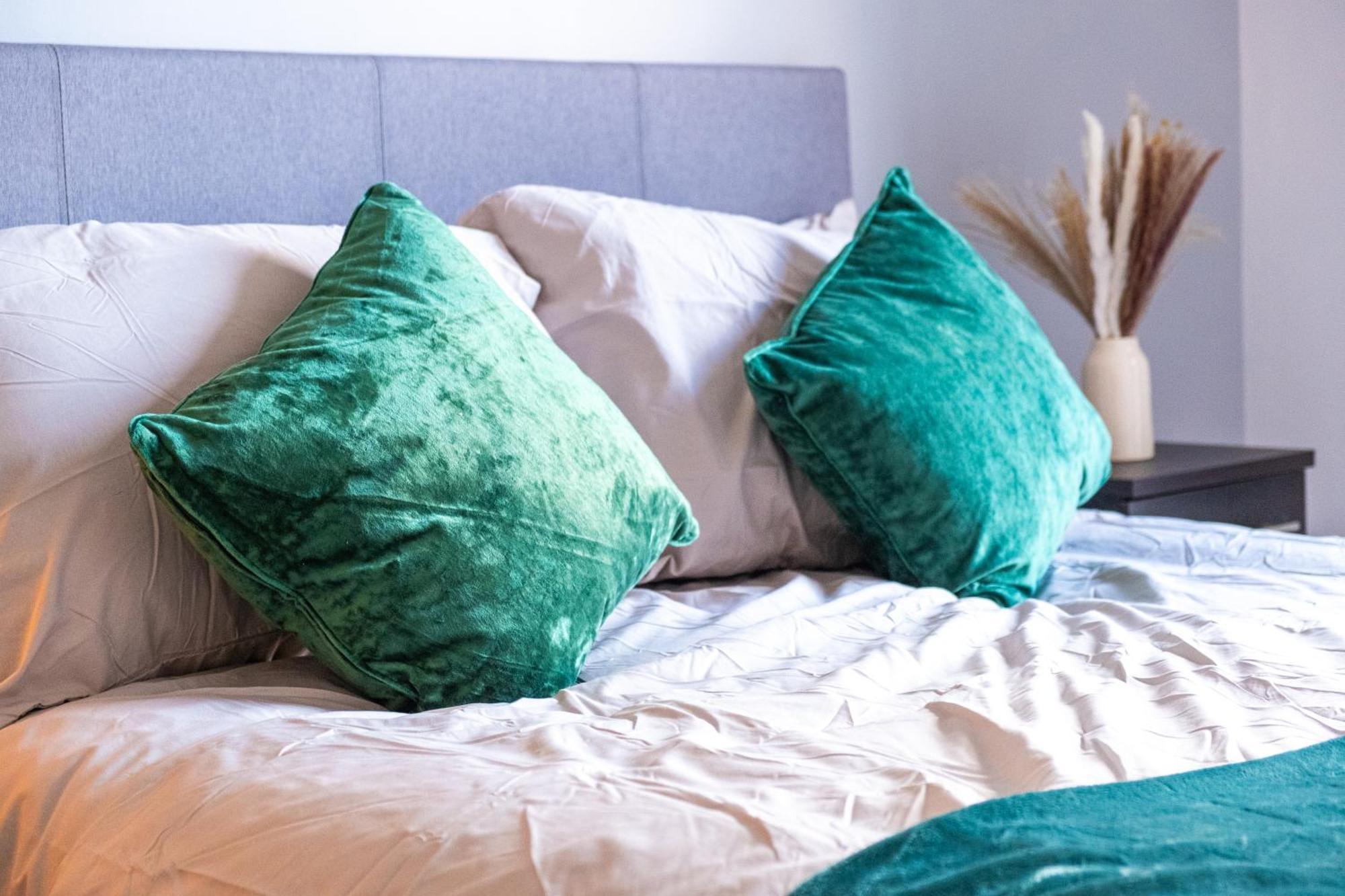 City Centre Emerald Escape - Sleeps-6, 2Beds & 2Baths , Netflix , Free Internet Birmingham Eksteriør billede