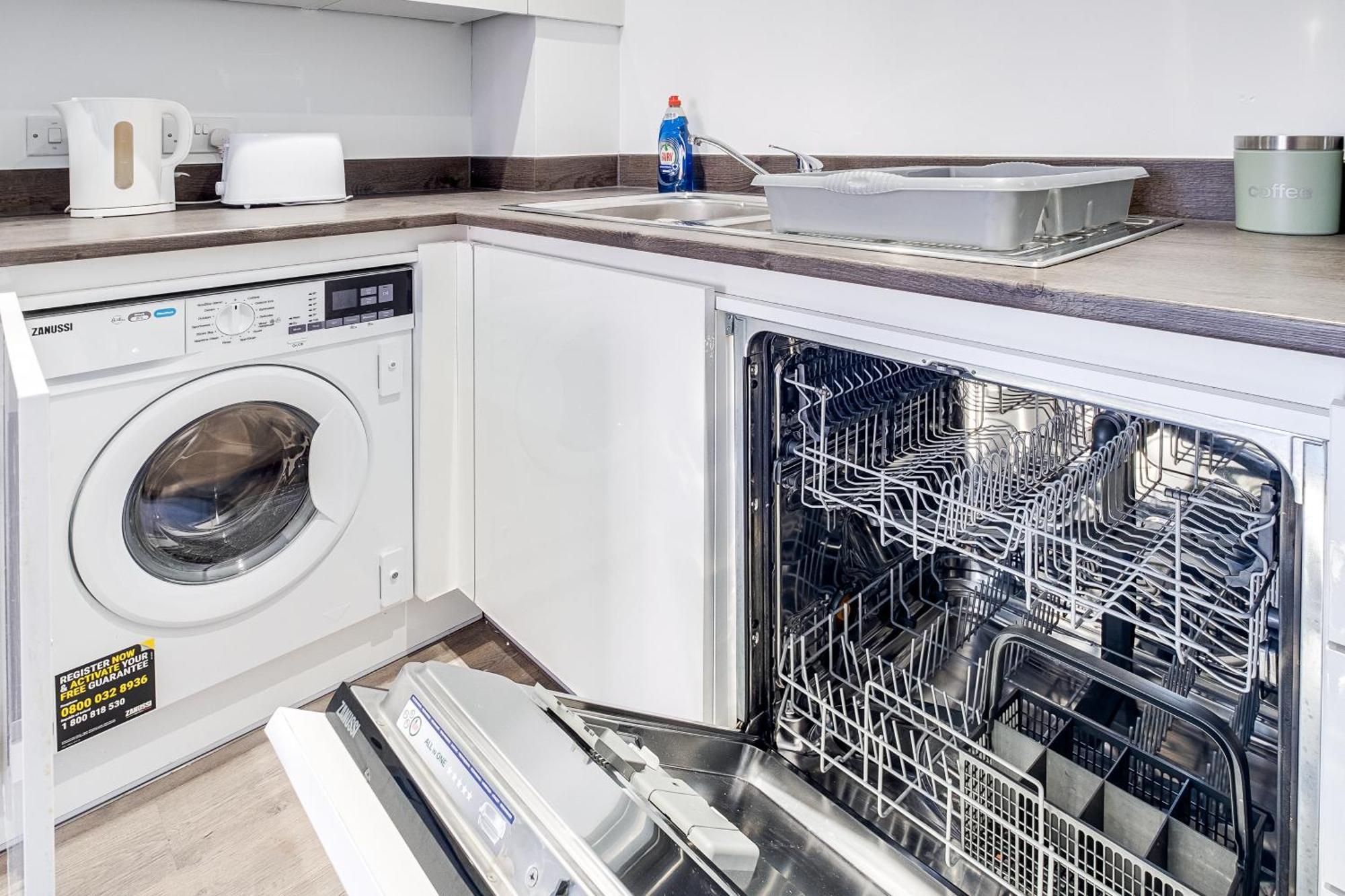 City Centre Emerald Escape - Sleeps-6, 2Beds & 2Baths , Netflix , Free Internet Birmingham Eksteriør billede